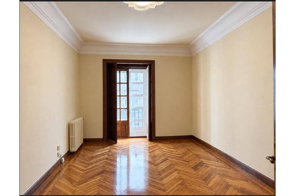 8 sovrum Lägenhet till salu i Santiago de Compostela med garage - 800 000 € (Ref: 10121026)