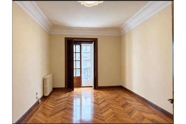 8 sovrum Lägenhet till salu i Santiago de Compostela med garage - 800 000 € (Ref: 10121026)