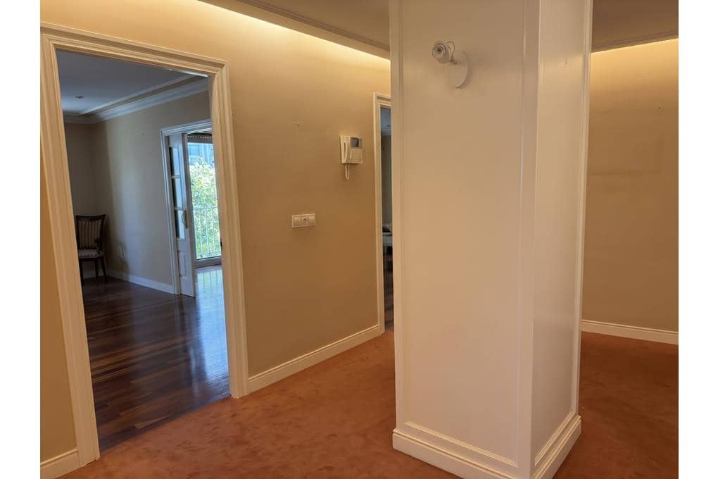 5 bedroom Flat for sale in Santiago de Compostela with garage - € 820,000 (Ref: 10147450)