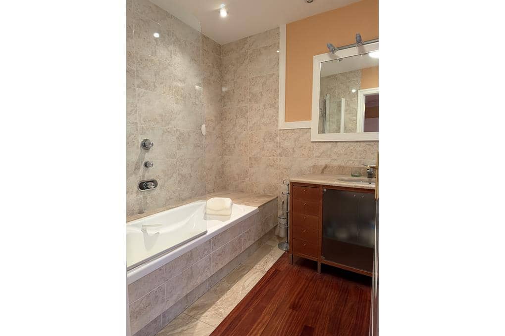 5 bedroom Flat for sale in Santiago de Compostela with garage - € 820,000 (Ref: 10147450)