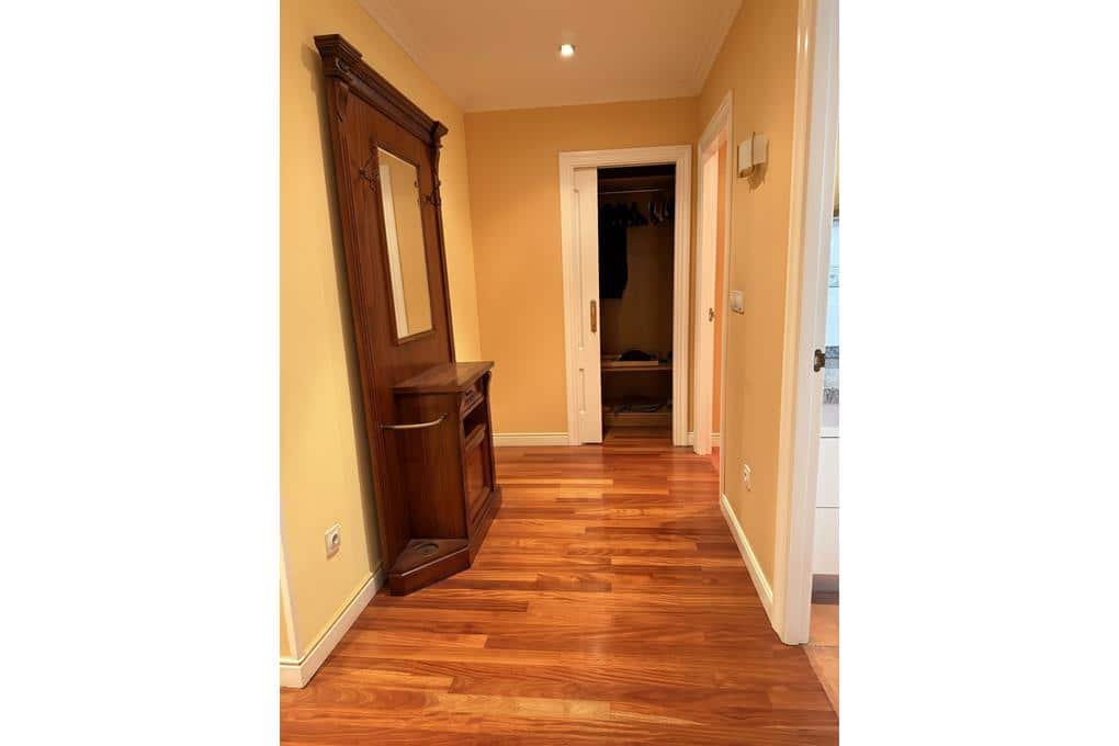 5 bedroom Flat for sale in Santiago de Compostela with garage - € 820,000 (Ref: 10147450)