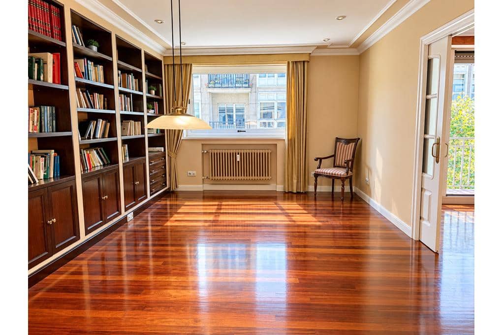 5 bedroom Flat for sale in Santiago de Compostela with garage - € 820,000 (Ref: 10147450)