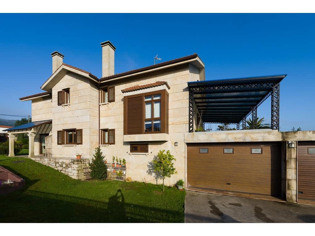 4 bedroom Townhouse for sale in Brion with pool garage - € 600,000 (Ref: 5897541)