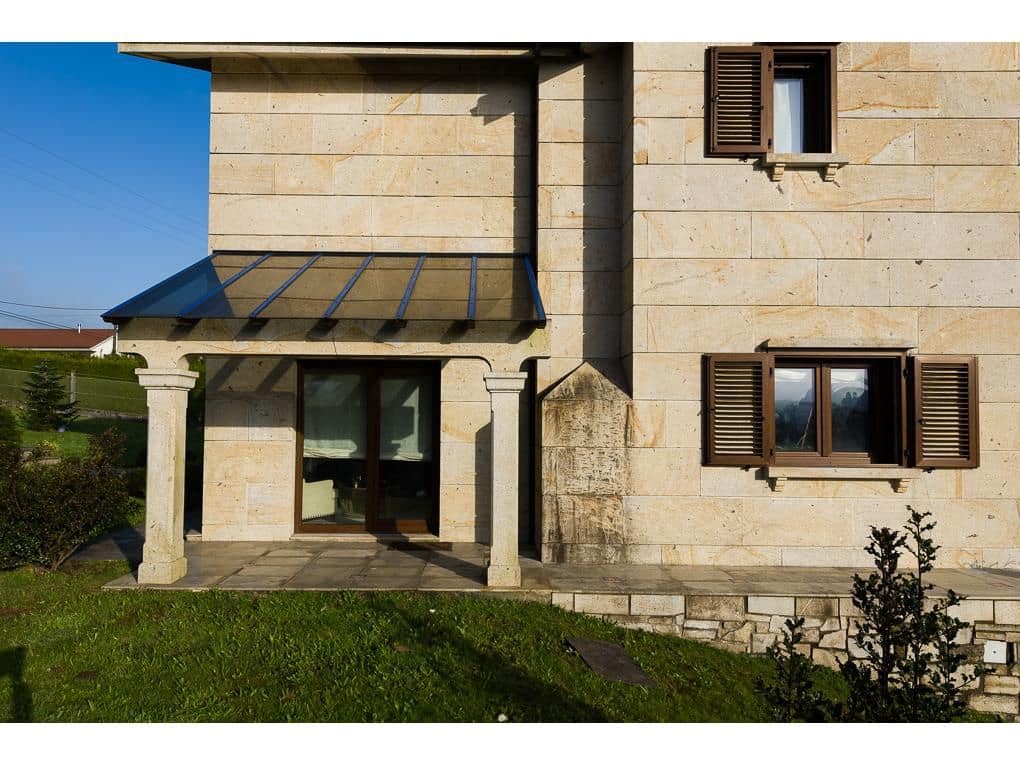 4 bedroom Townhouse for sale in Brion with pool garage - € 600,000 (Ref: 5897541)