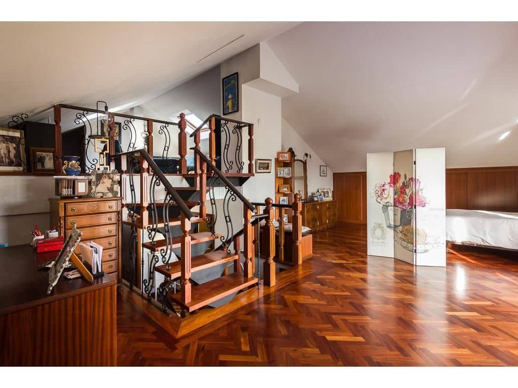 4 bedroom Townhouse for sale in Brion with pool garage - € 600,000 (Ref: 5897541)