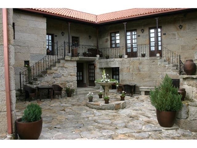 8 bedroom Townhouse for sale in Baltar with pool garage - € 650,000 (Ref: 5988437)