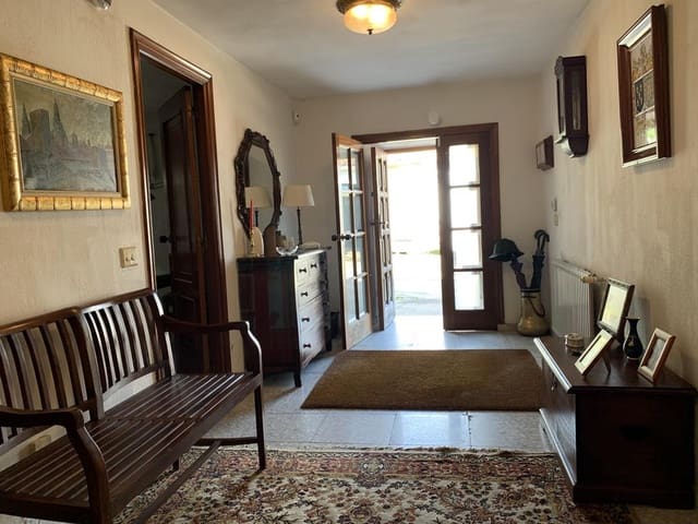 6 bedroom Finca/Country House for sale in Teo with garage - € 350,000 (Ref: 6201871)