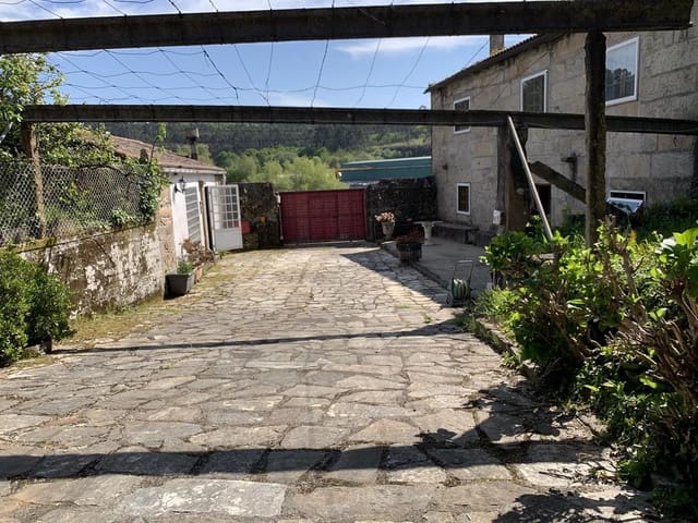 6 bedroom Finca/Country House for sale in Teo with garage - € 350,000 (Ref: 6201871)