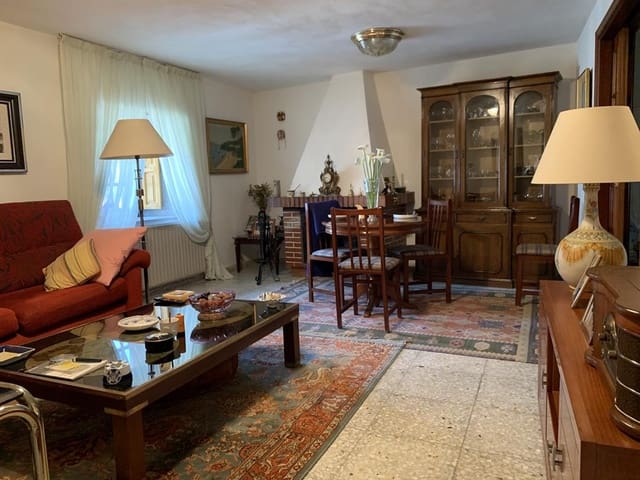 6 bedroom Finca/Country House for sale in Teo with garage - € 350,000 (Ref: 6201871)