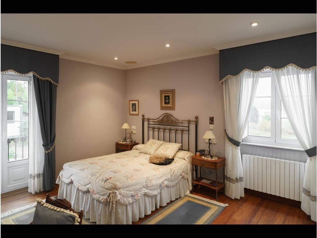 6 sypialnia Dom na sprzedaż w Teo z basenem garażem - 1 350 000 € (Ref: 6441561)