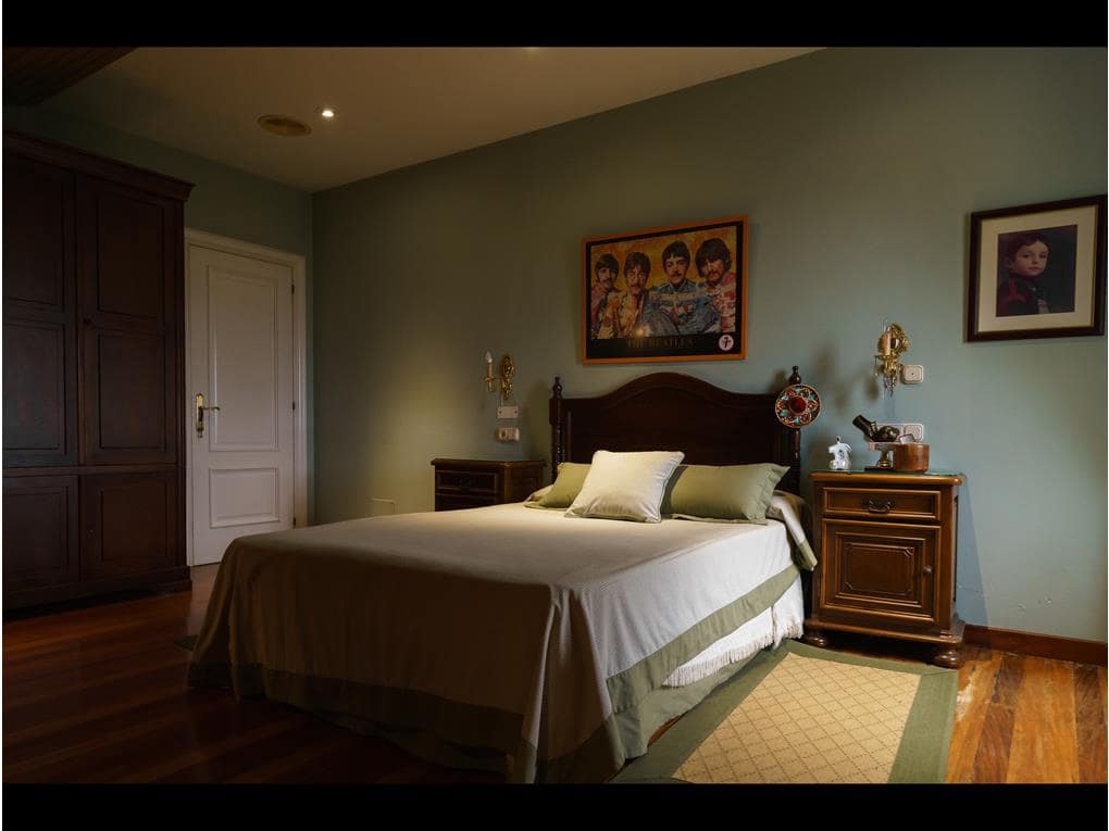 6 sypialnia Dom na sprzedaż w Teo z basenem garażem - 1 350 000 € (Ref: 6441561)