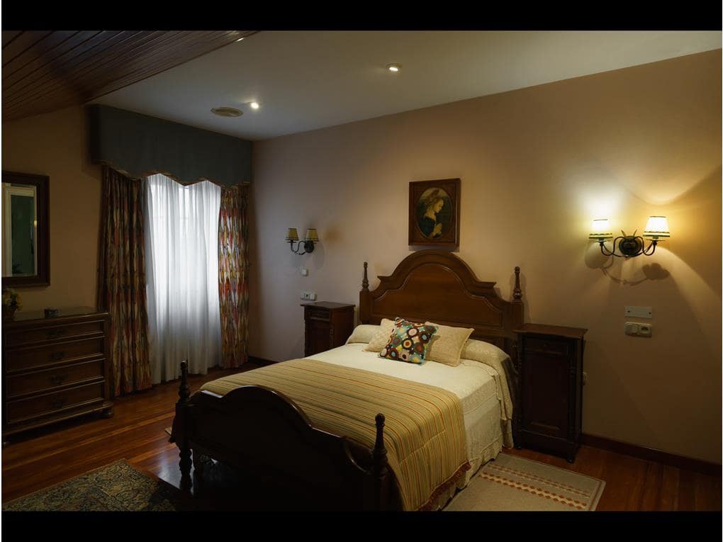 6 sypialnia Dom na sprzedaż w Teo z basenem garażem - 1 350 000 € (Ref: 6441561)