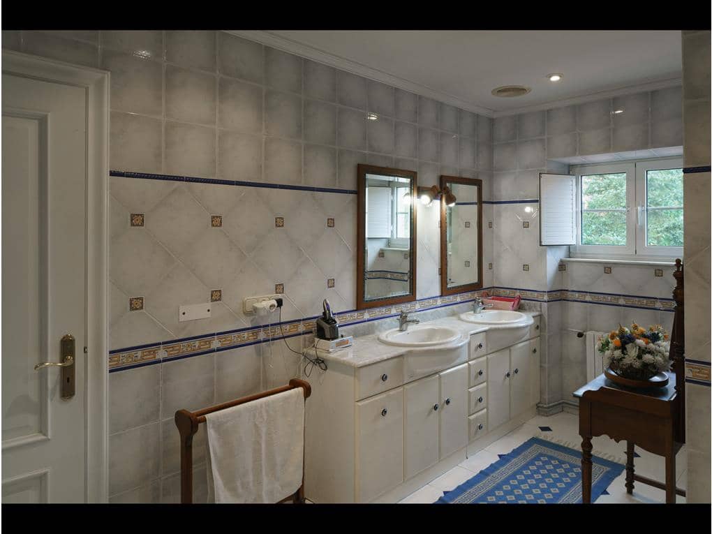 6 sypialnia Dom na sprzedaż w Teo z basenem garażem - 1 350 000 € (Ref: 6441561)