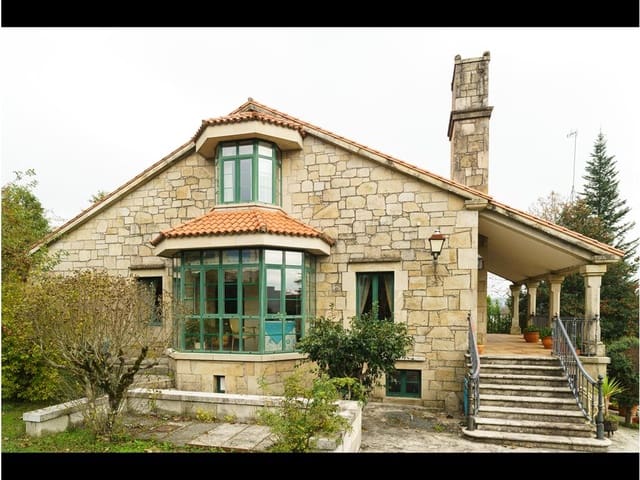 6 bedroom Townhouse for sale in Teo with pool garage - € 1,350,000 (Ref: 6441561)