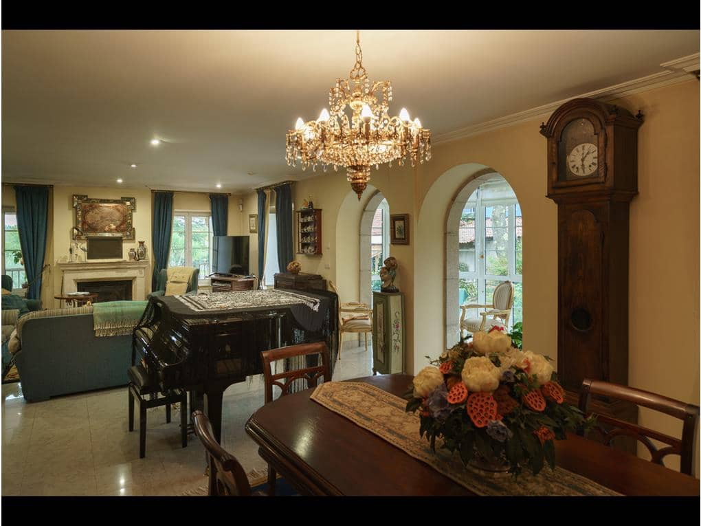 6 sypialnia Dom na sprzedaż w Teo z basenem garażem - 1 350 000 € (Ref: 6441561)