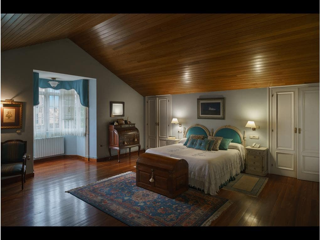 6 sypialnia Dom na sprzedaż w Teo z basenem garażem - 1 350 000 € (Ref: 6441561)