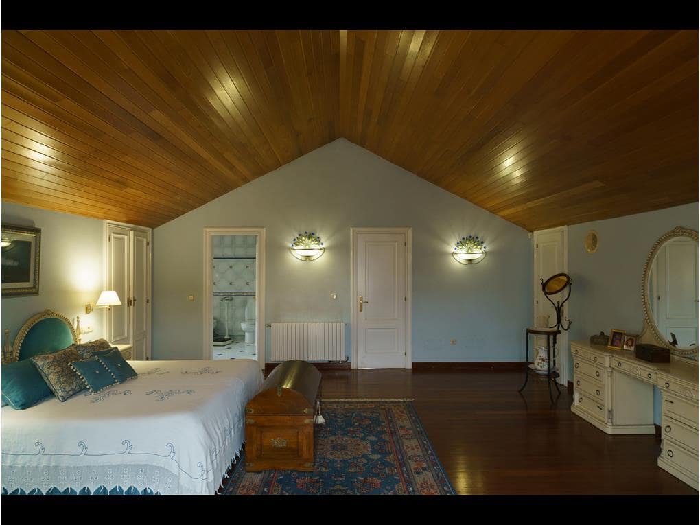 6 sypialnia Dom na sprzedaż w Teo z basenem garażem - 1 350 000 € (Ref: 6441561)