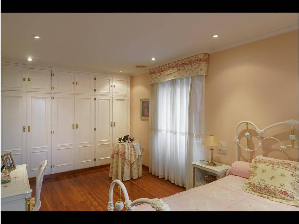 6 sypialnia Dom na sprzedaż w Teo z basenem garażem - 1 350 000 € (Ref: 6441561)