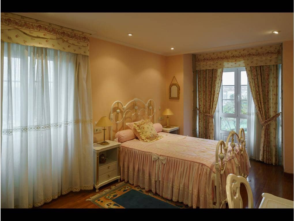 6 sypialnia Dom na sprzedaż w Teo z basenem garażem - 1 350 000 € (Ref: 6441561)