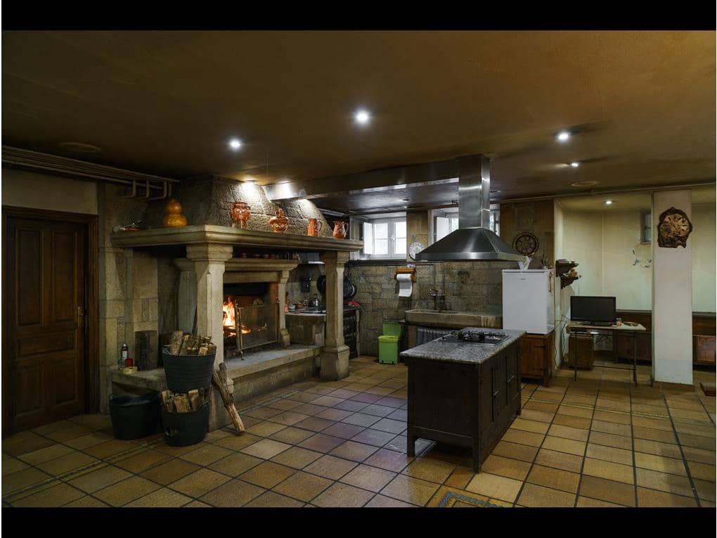 6 sypialnia Dom na sprzedaż w Teo z basenem garażem - 1 350 000 € (Ref: 6441561)