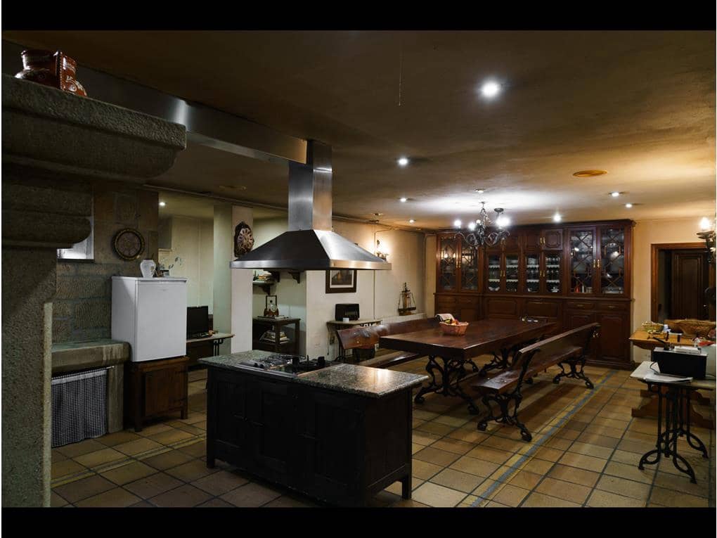 6 sypialnia Dom na sprzedaż w Teo z basenem garażem - 1 350 000 € (Ref: 6441561)