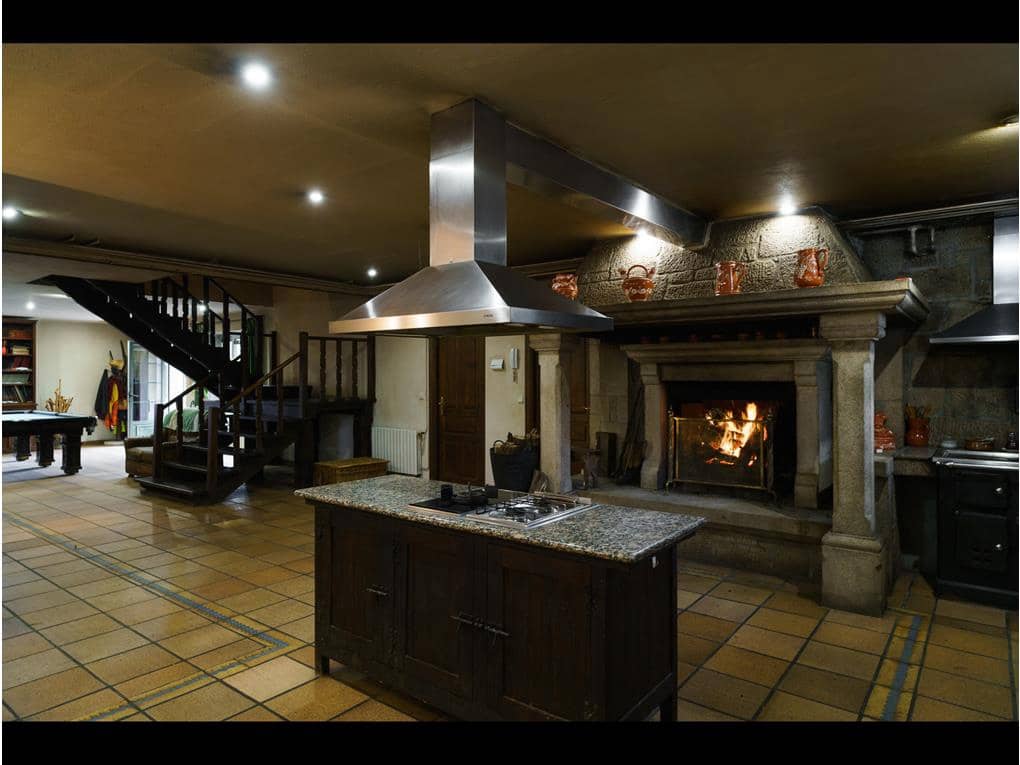 6 sypialnia Dom na sprzedaż w Teo z basenem garażem - 1 350 000 € (Ref: 6441561)