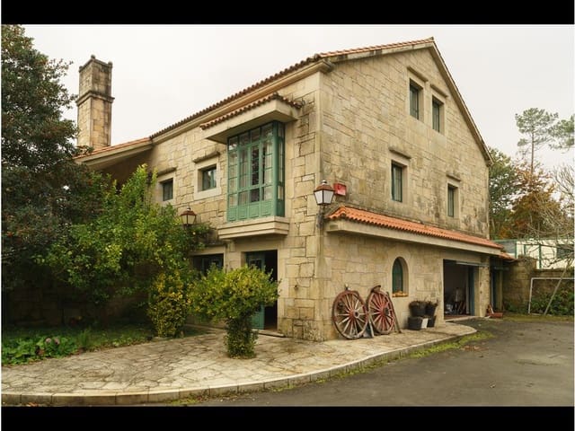 6 bedroom Townhouse for sale in Teo with pool garage - € 1,350,000 (Ref: 6441561)