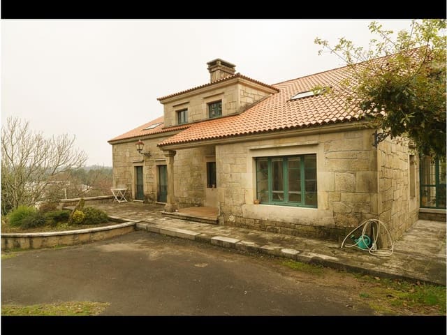 6 bedroom Townhouse for sale in Teo with pool garage - € 1,350,000 (Ref: 6441561)