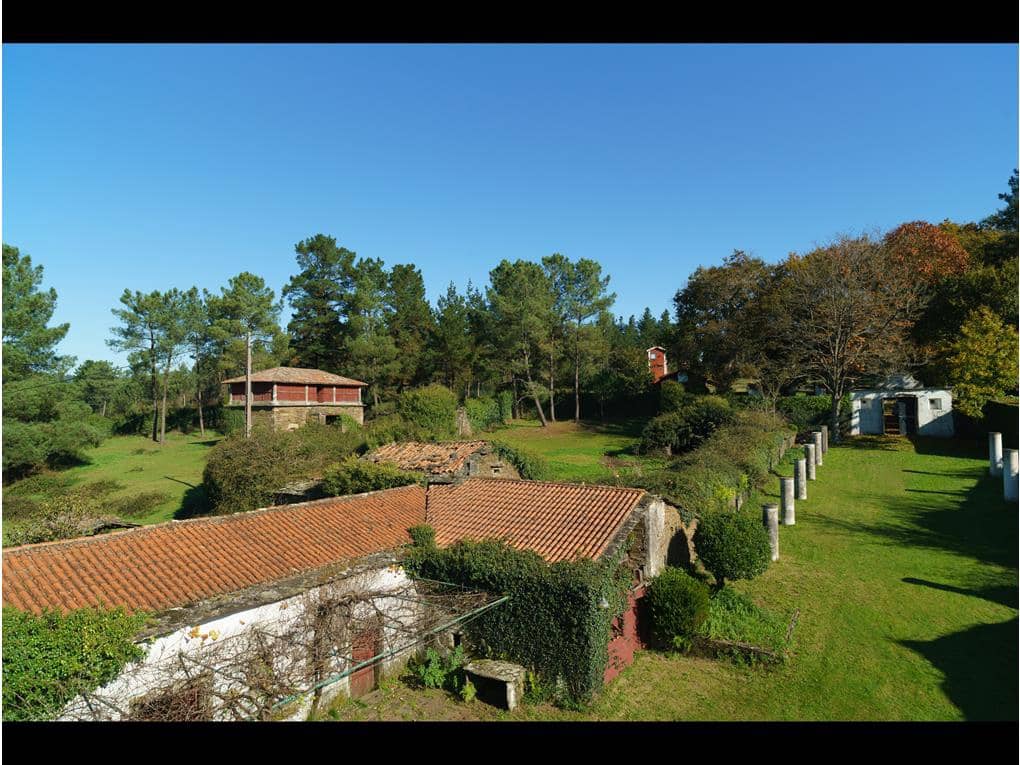 5 bedroom Finca/Country House for sale in Touro with pool garage - € 750,000 (Ref: 6443332)