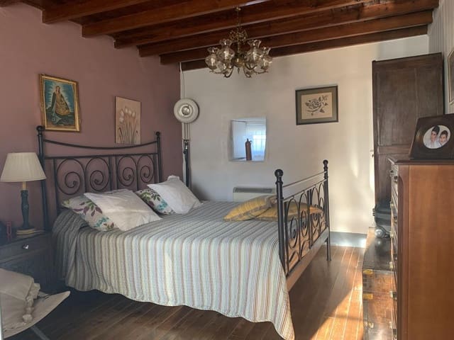 3 bedroom Finca/Country House for sale in Teo with pool garage - € 270,000 (Ref: 6448588)