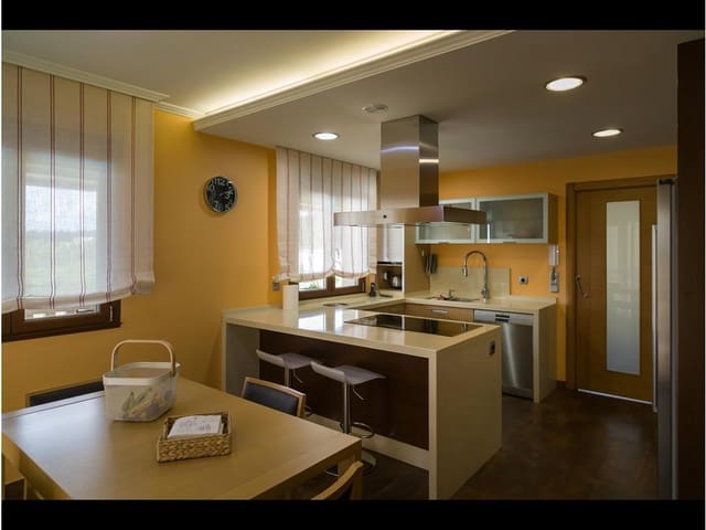 4 bedroom Townhouse for sale in Santiago de Compostela with pool garage - € 630,000 (Ref: 7051177)