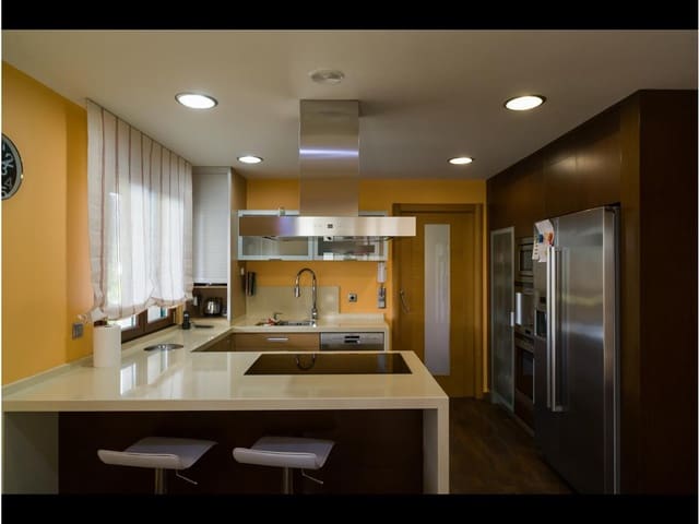 4 bedroom Townhouse for sale in Santiago de Compostela with pool garage - € 630,000 (Ref: 7051177)