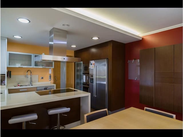 4 bedroom Townhouse for sale in Santiago de Compostela with pool garage - € 630,000 (Ref: 7051177)