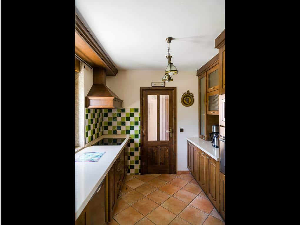 7 bedroom Townhouse for sale in Ribeira with garage - € 1,000,000 (Ref: 7182511)