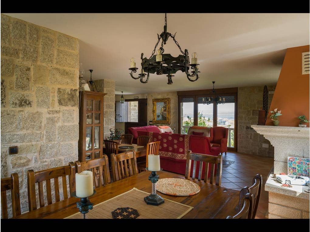 7 bedroom Townhouse for sale in Ribeira with garage - € 1,000,000 (Ref: 7182511)