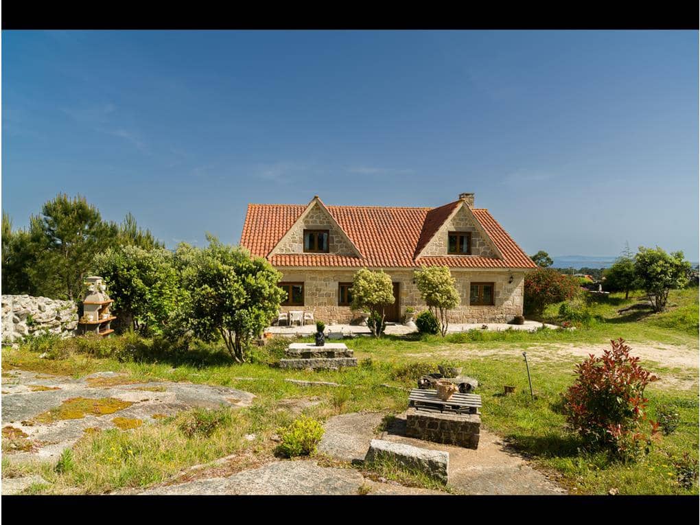 7 bedroom Townhouse for sale in Ribeira with garage - € 1,000,000 (Ref: 7182511)