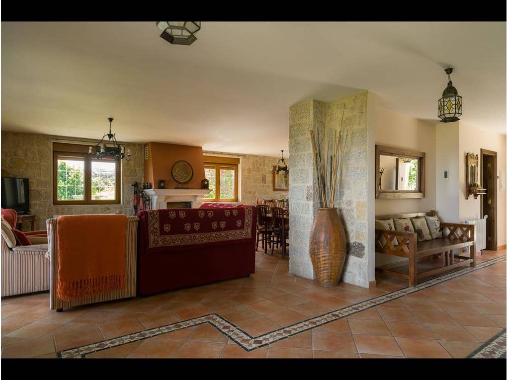 7 bedroom Townhouse for sale in Ribeira with garage - € 1,000,000 (Ref: 7182511)