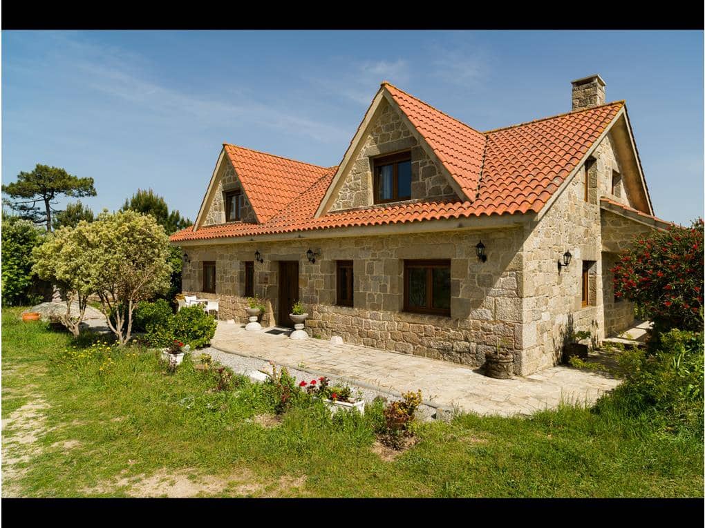 7 bedroom Townhouse for sale in Ribeira with garage - € 1,000,000 (Ref: 7182511)