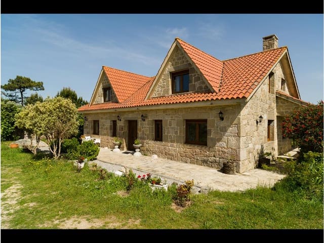 7 bedroom Townhouse for sale in Ribeira with garage - € 1,000,000 (Ref: 7182511)