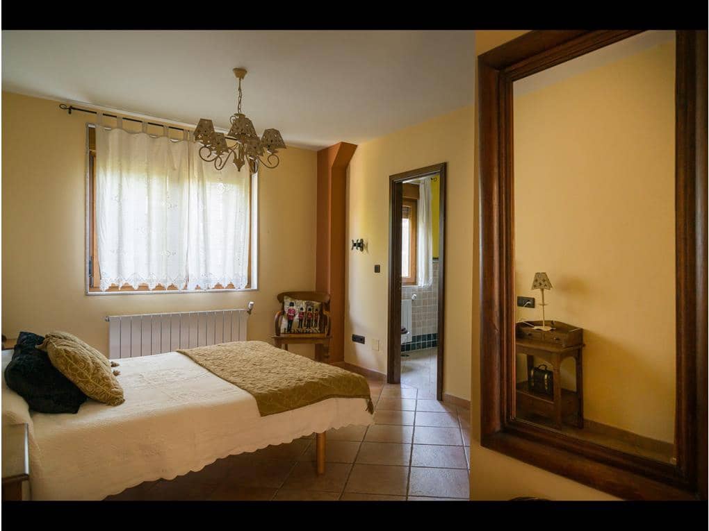 7 bedroom Townhouse for sale in Ribeira with garage - € 1,000,000 (Ref: 7182511)