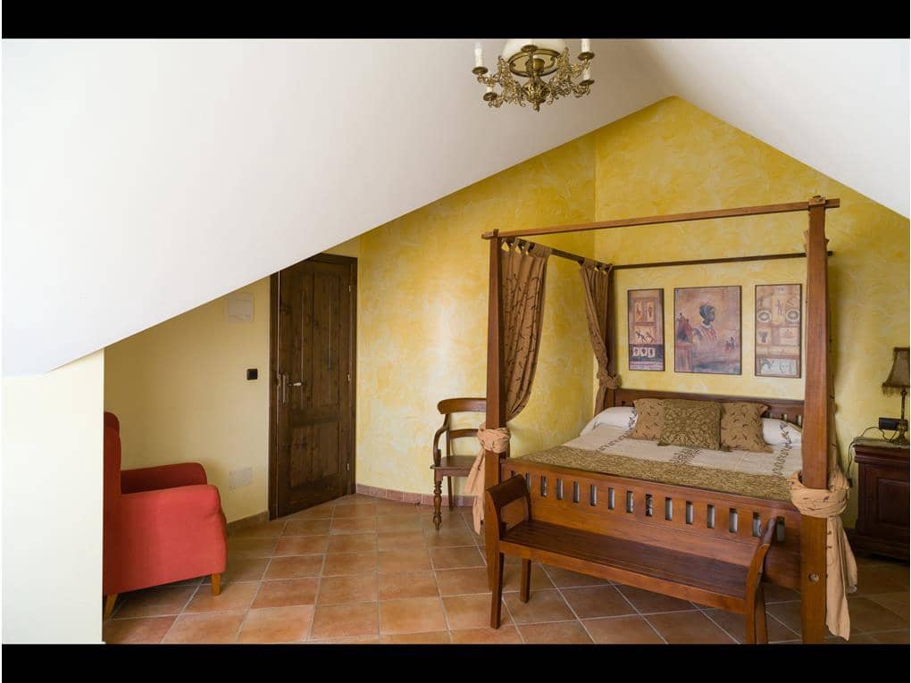 7 bedroom Townhouse for sale in Ribeira with garage - € 1,000,000 (Ref: 7182511)