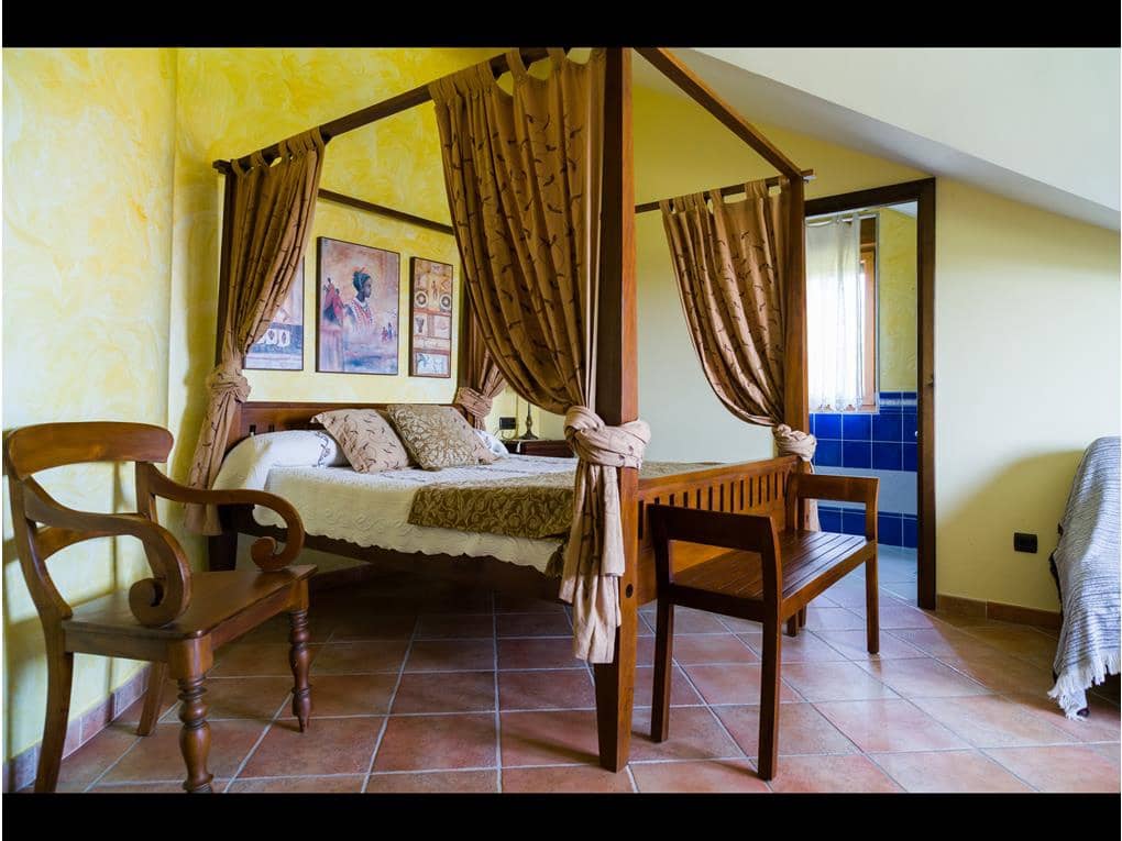 7 bedroom Townhouse for sale in Ribeira with garage - € 1,000,000 (Ref: 7182511)