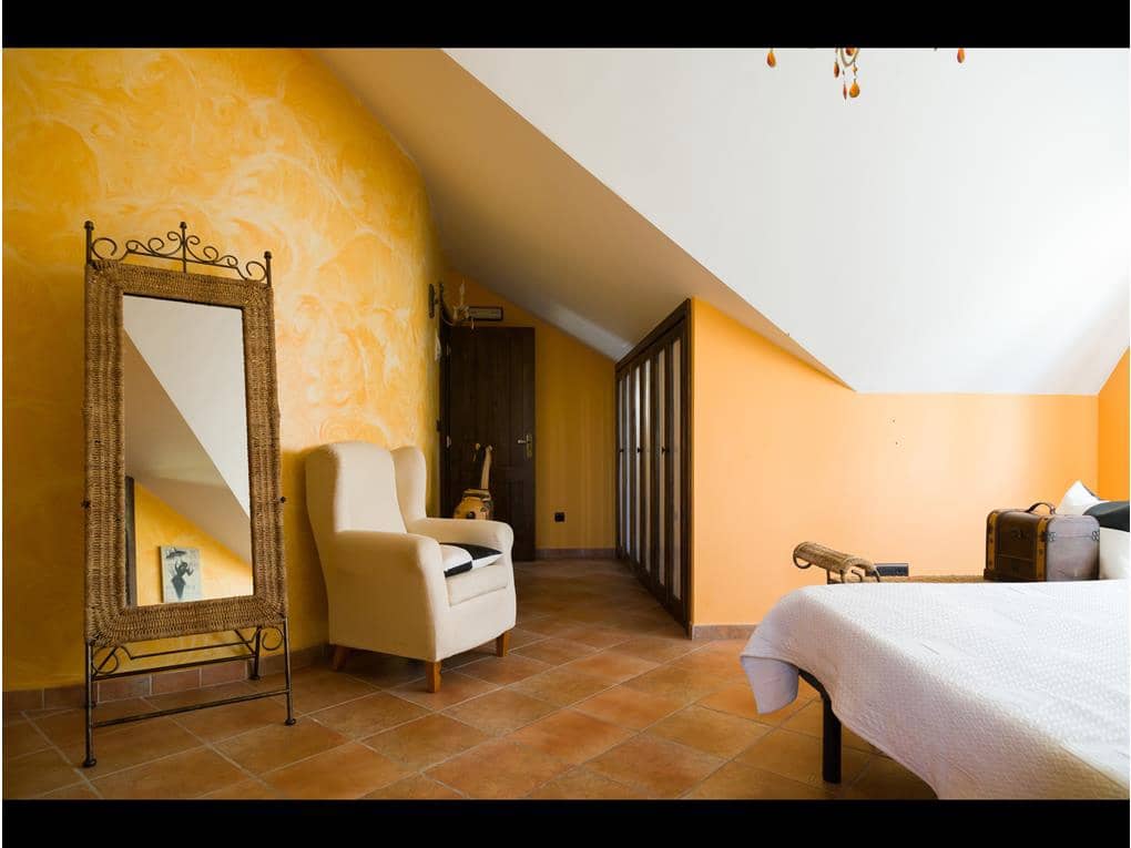 7 bedroom Townhouse for sale in Ribeira with garage - € 1,000,000 (Ref: 7182511)