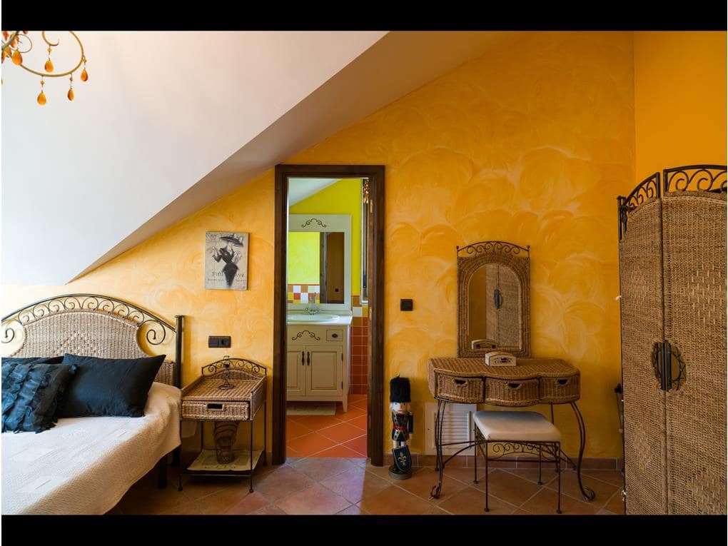 7 bedroom Townhouse for sale in Ribeira with garage - € 1,000,000 (Ref: 7182511)