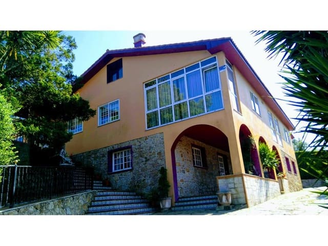 6 bedroom Townhouse for sale in Ribeira with pool garage - € 495,000 (Ref: 7182513)