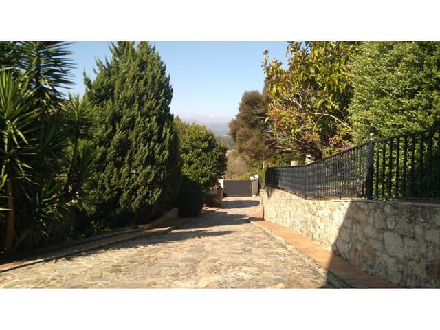 6 bedroom Townhouse for sale in Ribeira with pool garage - € 495,000 (Ref: 7182513)