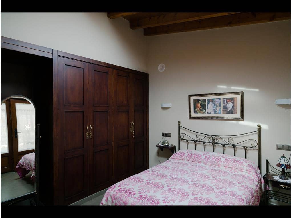 5 bedroom Hotel for sale in Ordes with garage - € 970,000 (Ref: 7582225)