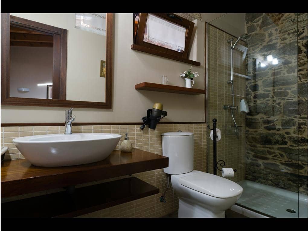 5 bedroom Hotel for sale in Ordes with garage - € 970,000 (Ref: 7582225)