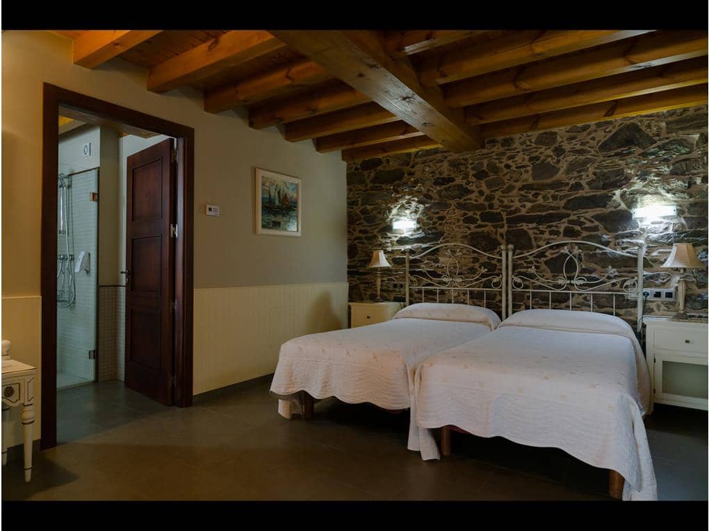 5 bedroom Hotel for sale in Ordes with garage - € 970,000 (Ref: 7582225)