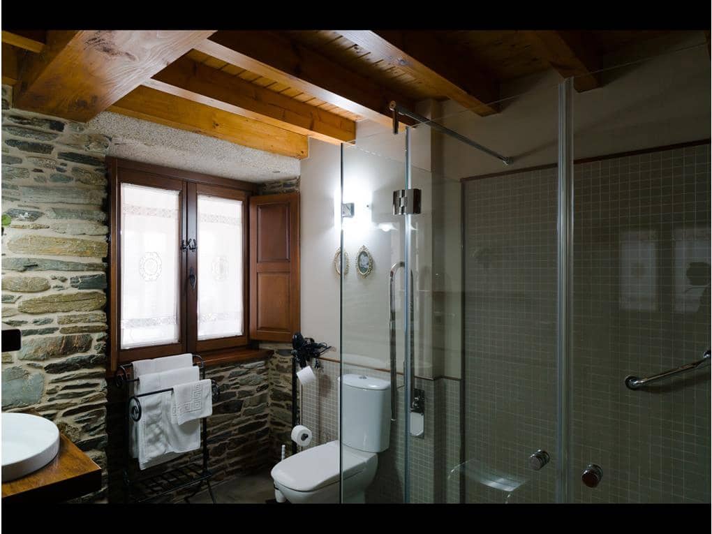 5 bedroom Hotel for sale in Ordes with garage - € 970,000 (Ref: 7582225)